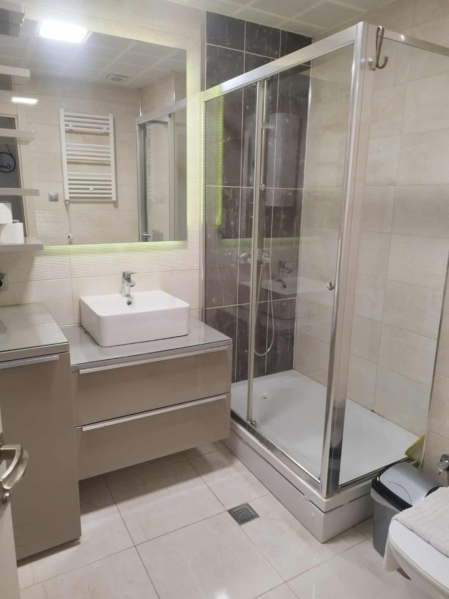 Skopje Sky Apartments & Floor 33Th & 25Th & 19Th & 13Th 12Th With Pool & Spa & Fitness & Parking Included In Price סקופיה